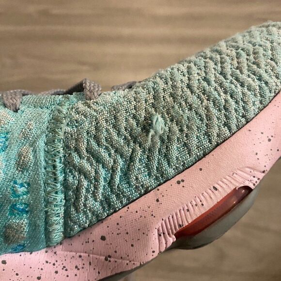 Nike Boys Lebron 17 South Beach BQ5594-444 Light Aqua Basketball Shoes Size 5Y - Picture 8 of 11